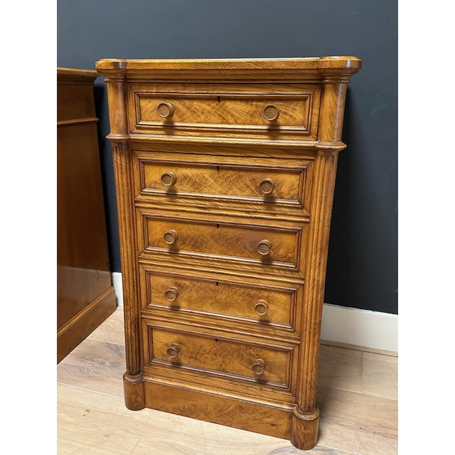 Beautiful set of antique bedside tables, each with 5 drawers. Entirely in perfect condition. They are made of elm wood...