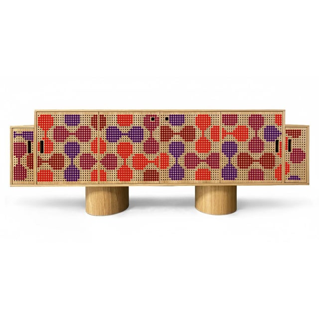 Chiodino was born from the desire to reinterpret a childhood icon: the game of pegs. An object that fosters imagination...