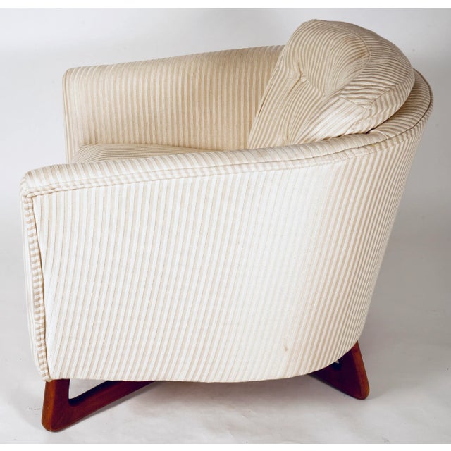 Mid-Century Modern Mid 20th Century Sculptural Walnut X Leg Lounge Chair in the Style of Adrian Pearsall For Sale - Image 3 of 12