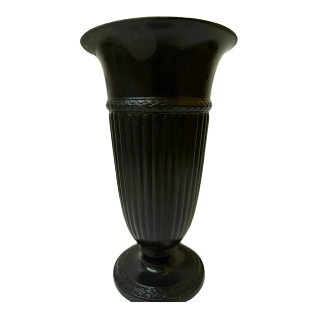 Vintage 1960s Wedgwood Black Basalt Fluted Trumpet Footed Vase For Sale