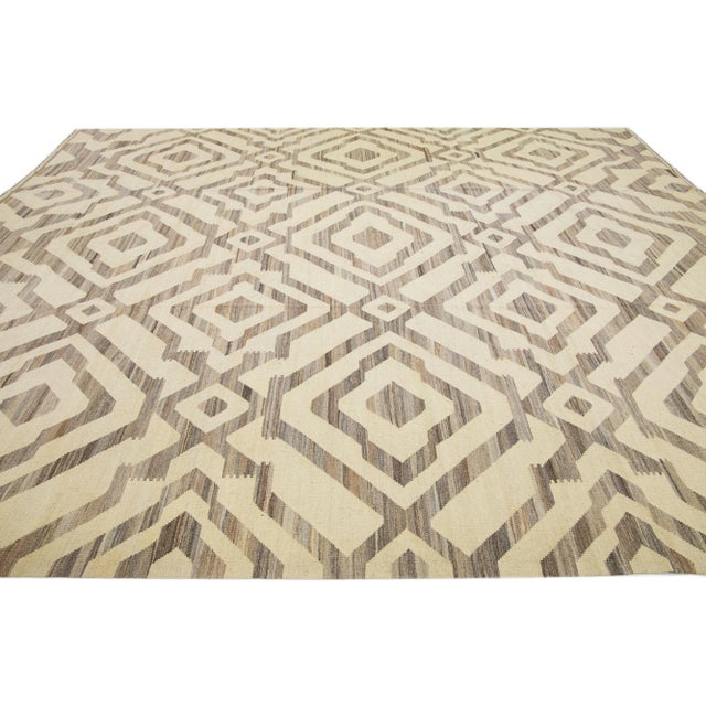 1960s 1960s Oversize Modern Kilim Wool Rug in Beige With Geometric Motif For Sale - Image 5 of 7