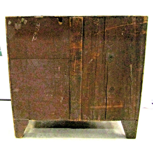 Early 19th Century Federal Style Mahogany Chest of Drawers For Sale - Image 11 of 16