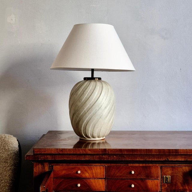 Table lamp in earthenware by Anna-Lisa Thomson for Upsala Ekeby, 1940/50s. Rewired with new lamp shade. In good condition,...