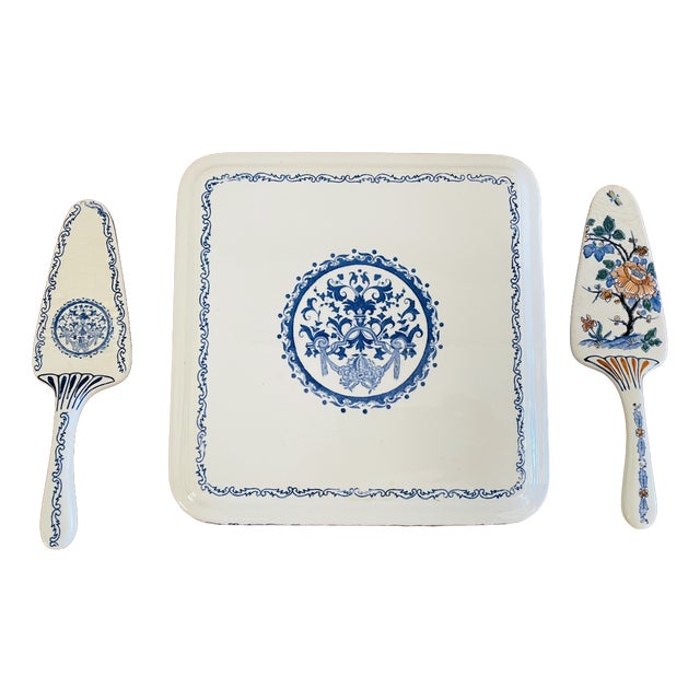 Vintage French Porcelain, Pastry Platter and Cake Lifters by Gien, 1930s, Set of 3 For Sale
