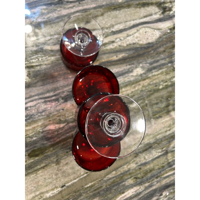 Set of 4 Mid Century Modern Cristal D’arque French Champagne Coupes Red For Sale - Image 9 of 12