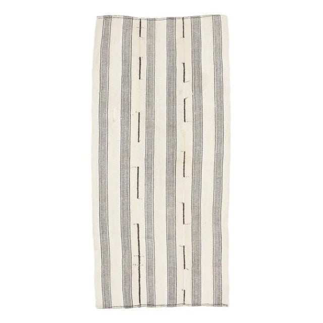 Textile Mid 20th Century Modern Vintage Turkish Kilim Rug For Sale - Image 7 of 7