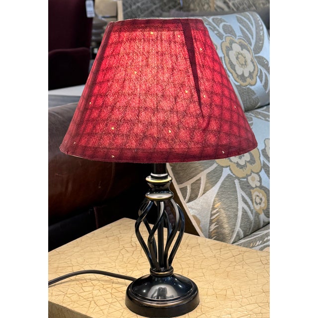 Design Plus Gallery present a Vintage Style Twisted Cage Table Lamp. Brass highlights on the base and top. Item is in good...