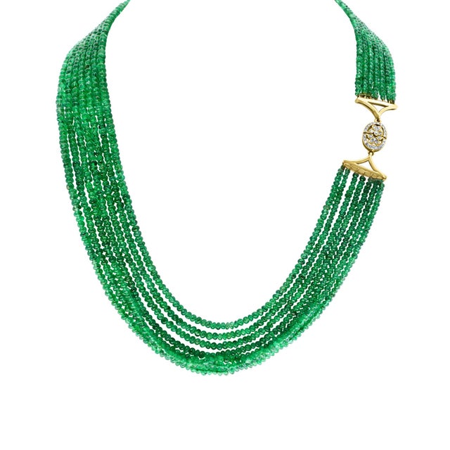 200 Carat Emerald Beads 7 Line Necklace with Diamond Clasp 18 Karat Yellow Gold For Sale - Image 16 of 18
