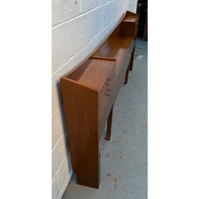 Mid 20th Century Mid 20th Century Attributed Young Manufacturing Mid-Century Walnut King Headboard For Sale - Image 5 of 14
