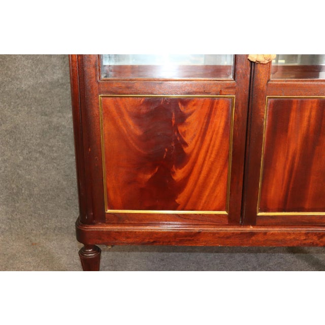 Petite Lighted French Flame Mahogany Louis XVI Directoire Vitrine Marble Top For Sale - Image 4 of 12