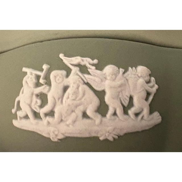 Vintage 1950 English Wedgwood Jasperware Green Neoclassical Relief Lidded Trinket Box For Sale - Image 9 of 10