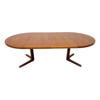 Mid-Century Danish Modern Round / Oval Teak Dining Table For Sale