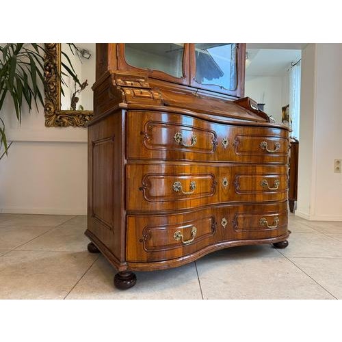 Antique Display Cabinet in Walnut, 1780s For Sale - Image 12 of 18