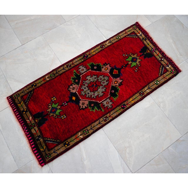1960s Hand Knotted Small Turkish Rug. Organic Wool 1960's Entryway Decor DoorMat, Accent Rug - 21'' X 45'' For Sale - Image 5 of 12