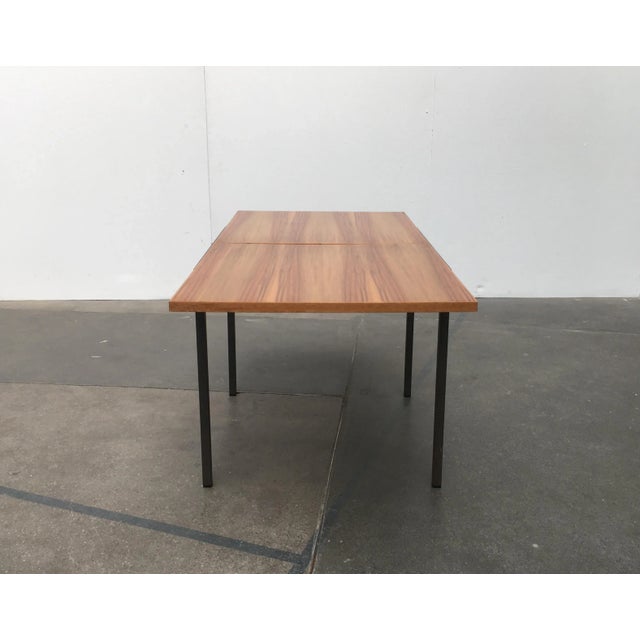 Mid-Century Minimalist Model T-Angle Expandable Flip-Top Couch Side Table by Florence Knoll for Knoll International, 1950s For Sale - Image 6 of 18