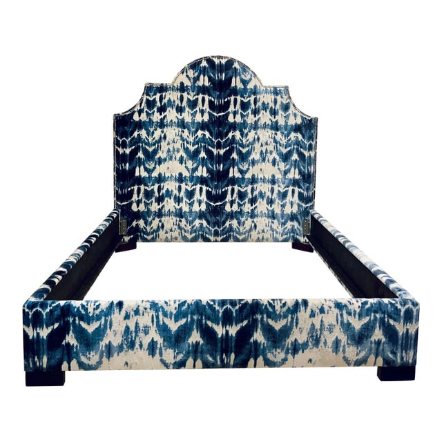 Norwalk Modern Blue and White Tie Dye/Ikat Cut Velvet Twilights Queen Bed For Sale