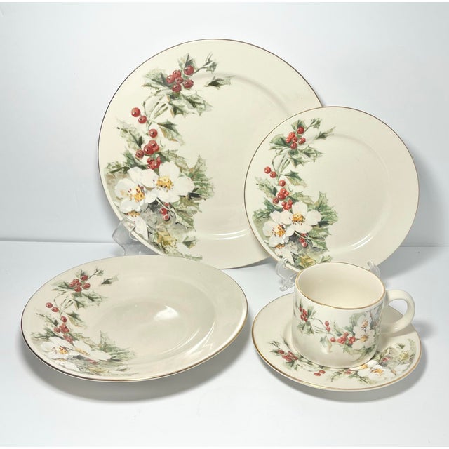 2000 - 2009 Contemporary Gibson “Yuletide” Ceramic Dinnerware Set, Service for 4 - 20-Piece For Sale - Image 5 of 8