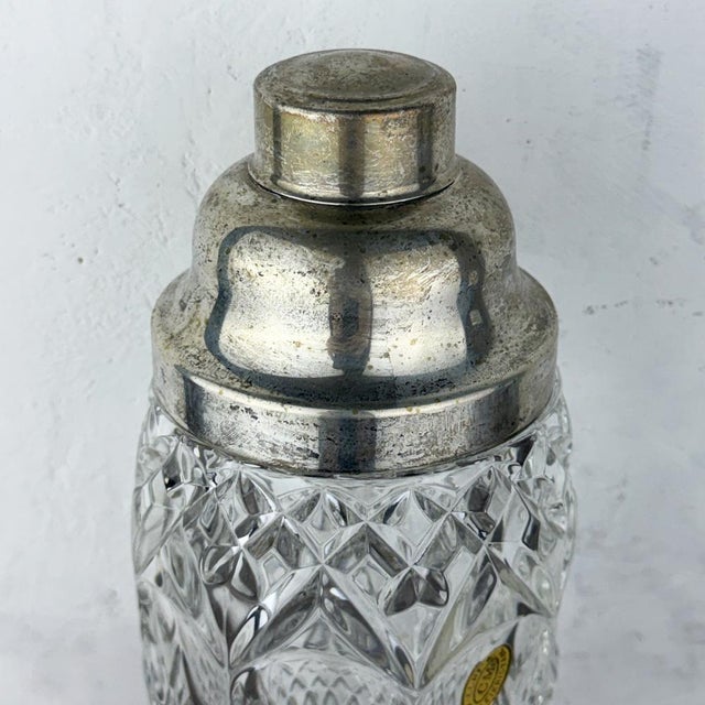 Vintage Italian cocktail shaker crafted from finely cut crystal with an 800 silver top A stylish piece of Italian barware,...