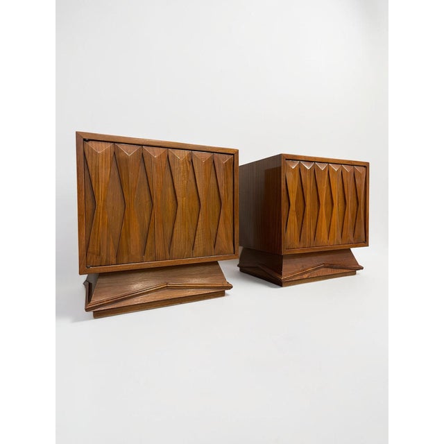 Mid-Century Modern Pair of 1960s Mid-Century Modern Walnut Geometric Nightstands For Sale - Image 3 of 16
