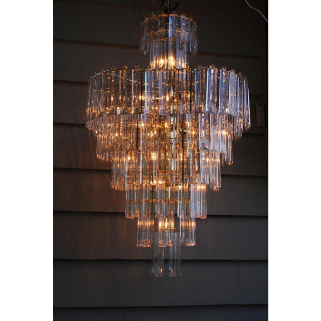 Hollywood Regency Late 20th Century Hollywood Regency Style 8 Tier Wedding Cake Lucite Chandelier For Sale - Image 3 of 6
