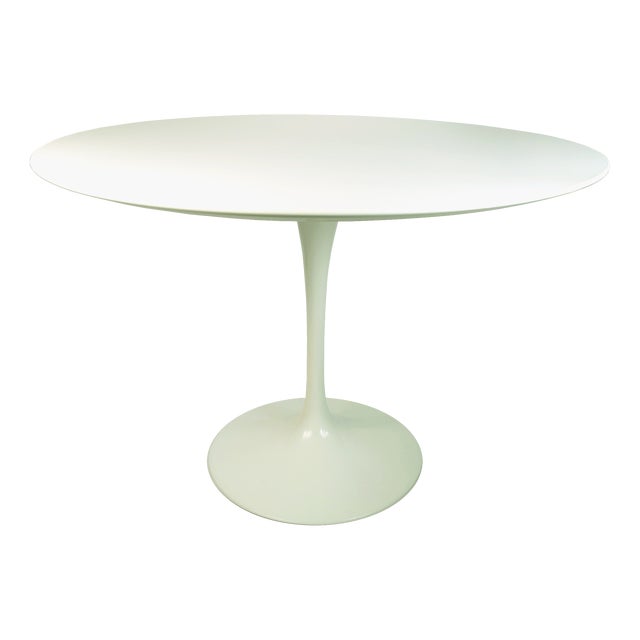 White Cast Aluminum & Laquered Wood Tulip Round Table by Eero Saarinen for Knoll International, 1980s For Sale