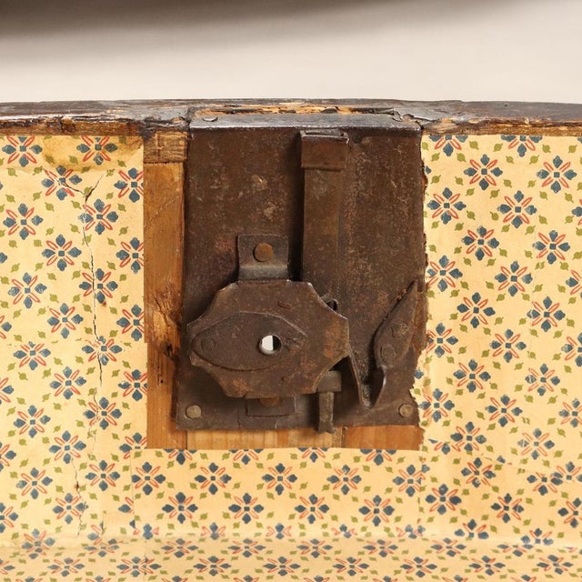 Italian Baroque Chest of Drawers in Walnut Burl For Sale - Image 6 of 11
