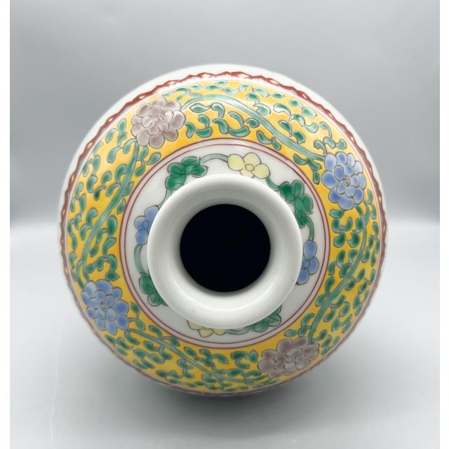 Ceramic Large Hand-Painted Chinese Famille Verte Porcelain Vase With Phoenix – Chinoiserie / Asian Traditional For Sale - Image 7 of 12