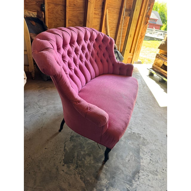Textile 19th Century French Napoleon III Button-Tufted Fuchsia Brushed Cotton Settee For Sale - Image 7 of 10