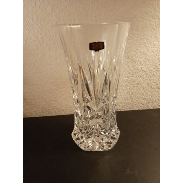 EXQUISITE NEW Zajecar Made In Yugoslavia 8" Crystal Vase. Add a touch of elegance to your home decor with this exquisite...