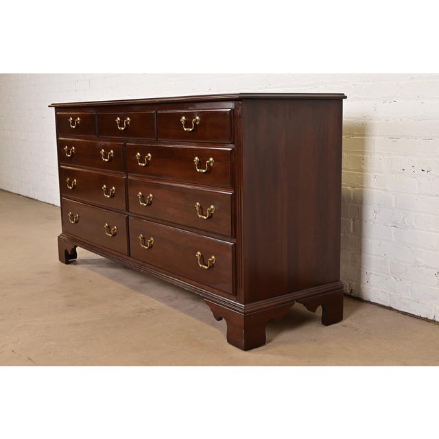 English Late 20th Century Ethan Allen Georgian Solid Cherry Wood Dresser or Credenza For Sale - Image 3 of 12