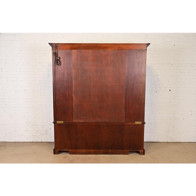 Late 20th Century Kindel Furniture Georgian Carved Mahogany Lighted Breakfront Bookcase Cabinet For Sale - Image 14 of 15