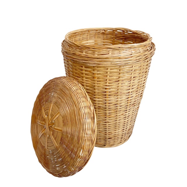 Woven Wicker Lidded Small Hamper For Sale In New York - Image 6 of 7