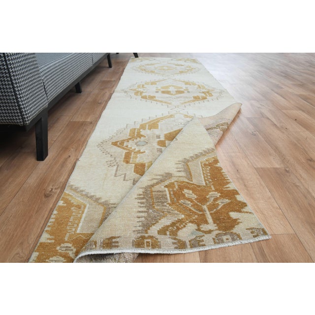 1970s 1970s Vintage Handmade Wool Cotton Turkish Beige Area Rug For Sale - Image 5 of 11