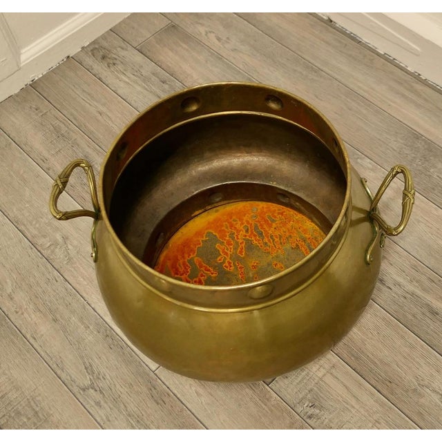 19th Century Pot Belly Brass Coal Bucket on Feet, 1880s For Sale - Image 6 of 10