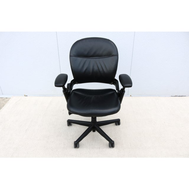 Steelcase Steelcase Leap Ergonomic Office Desk Chair in Black Leather, Fully Adjustable For Sale - Image 4 of 18