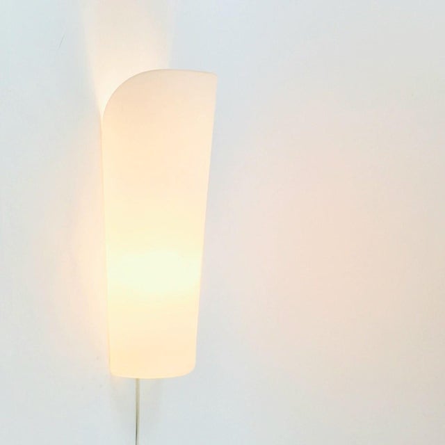Large Mid-Century Modern Opaline Glass Wall Lamps by Wilhelm Wagenfeld for Peill & Putzler, Germany, 1950s, Set of 2 For Sale - Image 4 of 12