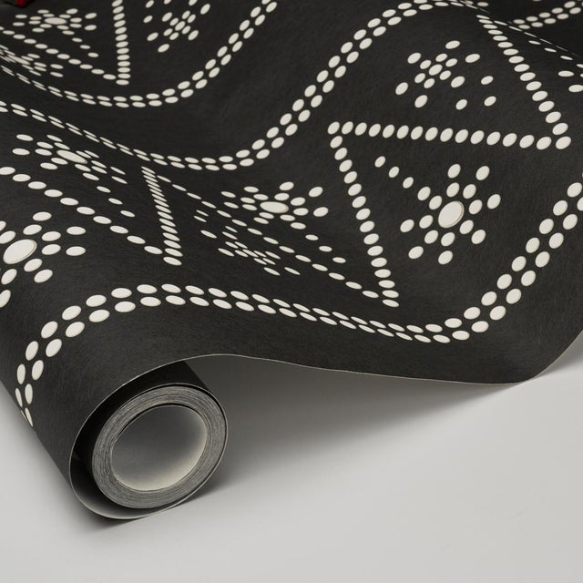 Schumacher Schumacher The Pearlies Wallcovering In Black For Sale - Image 4 of 6