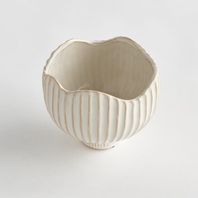 Contemporary Marianna Pot For Sale - Image 3 of 5