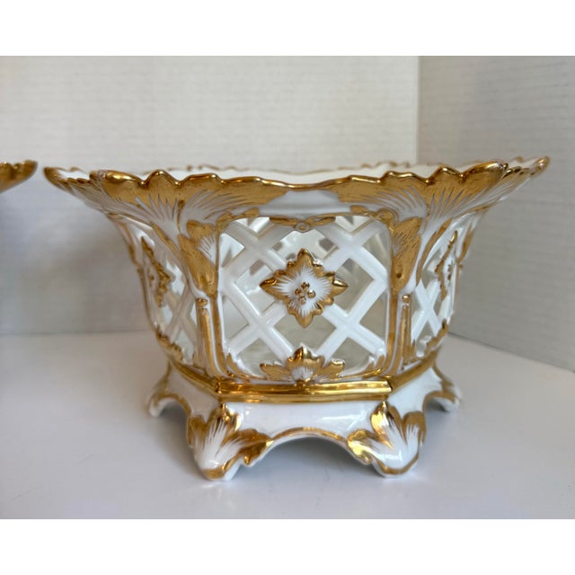 Ceramic Pair of French Old Paris Style Reticulated Porcelain Jardinieres With Parcel Gilt Decoration For Sale - Image 7 of 12