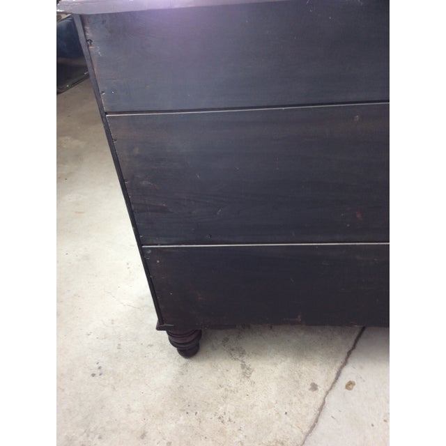 Mid-Atlantic Chippendale Inlaid Mahogany Bow Front Chest of Drawers For Sale - Image 14 of 17