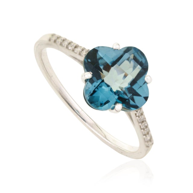Modern Chic 2.71ct Blue Topaz Diamond Clover Statement Ring in 14k Gold Size 6 For Sale - Image 4 of 16