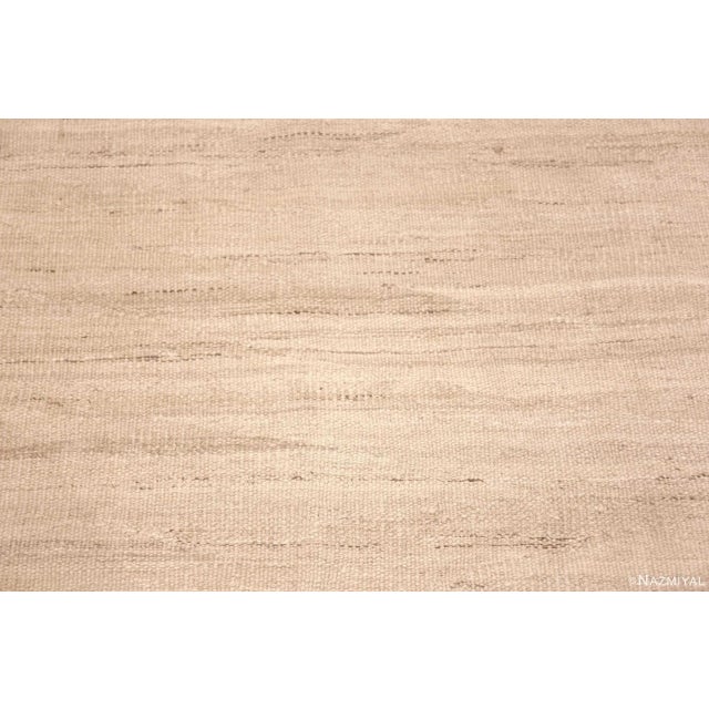 Nazmiyal Collection Large Solid Cream Minimalist Modern Flatweave Kilim Rug For Sale In New York - Image 6 of 7