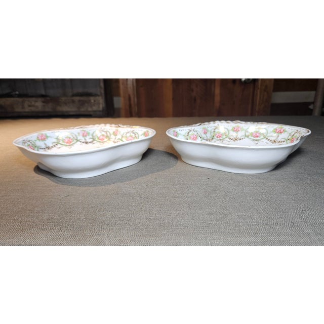 Early 19th Century Old Pairs Porcelain Shell Shapped Bowls - a Pair For Sale In Charlotte - Image 6 of 15