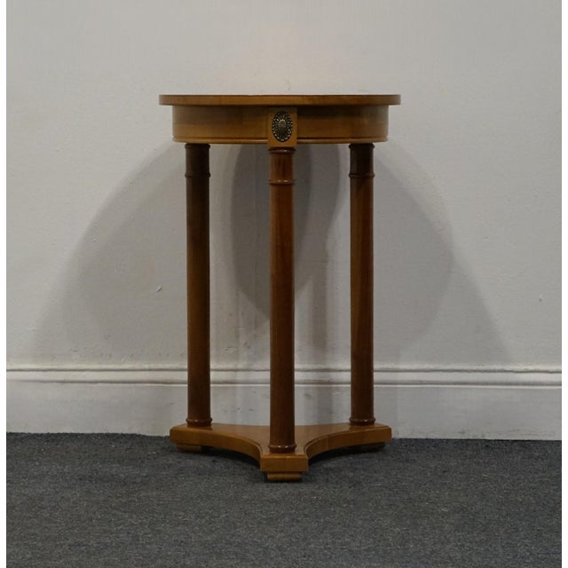 Wood Stanley Furniture Satinwood Traditional Federal Revival 16" Round Accent Table / Plant Stand 45415-70013 For Sale - Image 7 of 9