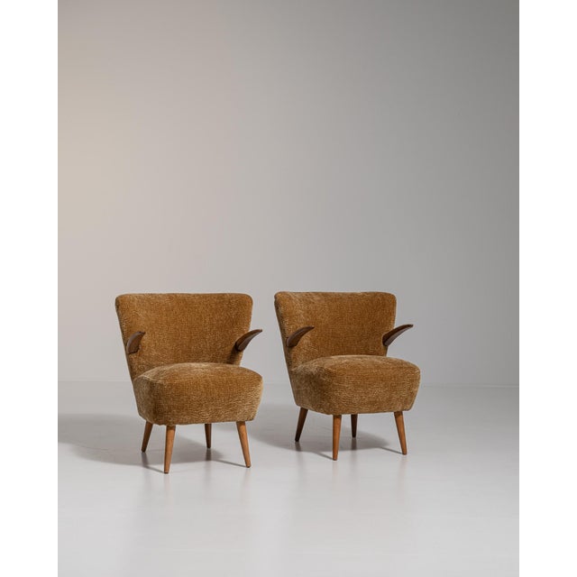 Yellow 1940s Mid-Century Modern Yellow Wood Pair of Club Chairs For Sale - Image 8 of 12