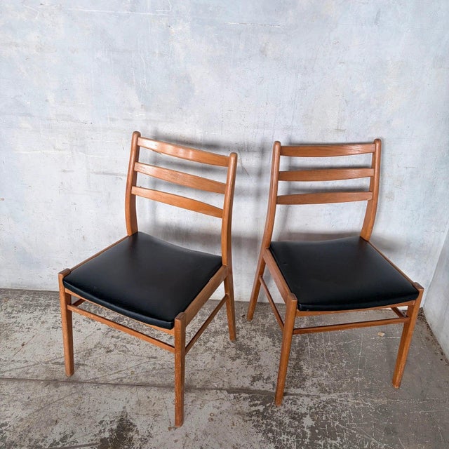 Mid-Century Teak & Beech Ladder Back Dining Chairs, Set of 2 For Sale - Image 3 of 11