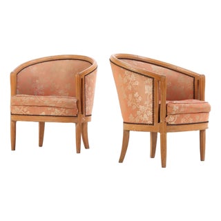 1930s Pair of French Art Deco Barrel-Back Tub Chairs For Sale