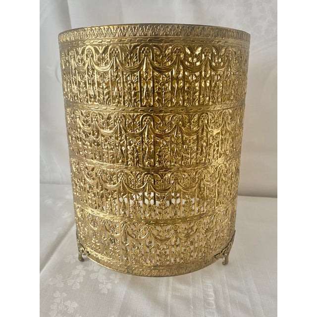 Vintage Hollywood Regency Gold Tone French Drape Filigree Wastebasket Ormolu Pierced Metal For Sale - Image 14 of 15