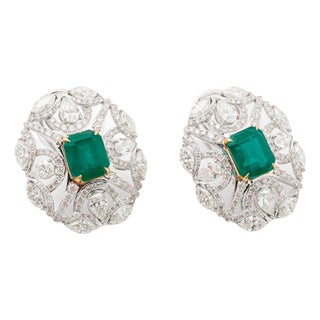 Natural Zambian Emerald 6.80cts & Diamond 7.29cts Earring in 18k gold For Sale