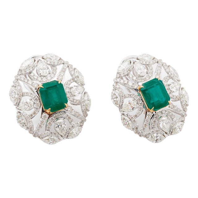Natural Zambian Emerald 6.80cts & Diamond 7.29cts Earring in 18k gold For Sale